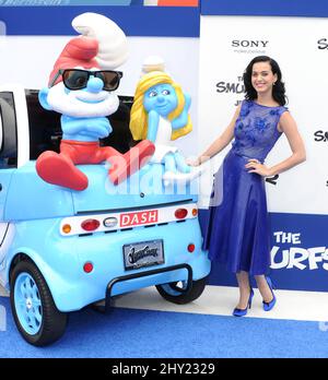 Katy Perry partecipa alla prima di 'The Smurfs 2' a Los Angeles, California. Foto Stock