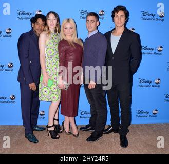 Naveen Andrews, Sophie Lowe, Emma Rigby, Michael Socha e Peter Gadiot partecipa all'ABC Summer TCA Press Tour che si tiene presso il Beverly Hilton Hotel di Beverly Hills, California, il 4 agosto 2013. Foto Stock