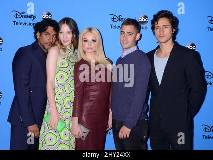 Naveen Andrews, Sophie Lowe, Emma Rigby, Michael Socha e Peter Gadiot partecipa all'ABC Summer TCA Press Tour che si tiene presso il Beverly Hilton Hotel di Beverly Hills, California, il 4 agosto 2013. Foto Stock