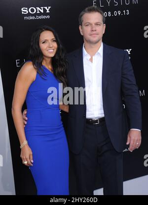 Matt Damon & Luciana Barroso alla prima mondiale dell'Elysium, tenutasi al Regency Village Theatre di Westwood, Los Angeles, CA, USA, agosto 7, 2013. Foto Stock