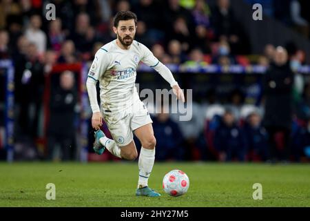 LONDRA, REGNO UNITO. MAR 14th Joao Cancelo di Manchester City controlla la palla durante la partita della Premier League tra Crystal Palace e Manchester City a Selhurst Park, Londra lunedì 14th marzo 2022. (Credit: Federico Maranesi | MI News) Credit: MI News & Sport /Alamy Live News Foto Stock