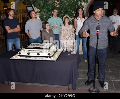 Eric Christian Olsen, Chris o'Donnell, Daniela Ruah, Linda Hunt, Barrett Foa, LL Cool J, Renee Felice Smith partecipa alla festa NCIS: Los Angeles 100th a Los Angeles, California. Foto Stock