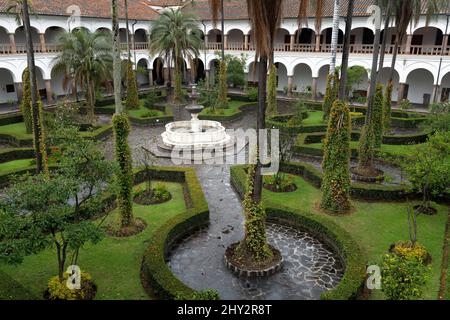 Cortile interno del Convento di San Francisco (Convento de San Francisco), Quito, Ecuador Foto Stock