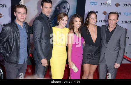 Iain De Caestecker, Brett Dalton, Elizabeth Henstrige, Ming-Na Wen, Chloe Bennett, Clark Gregg ha partecipato alla "Thor: The Dark World" Premiere a Los Angeles Foto Stock