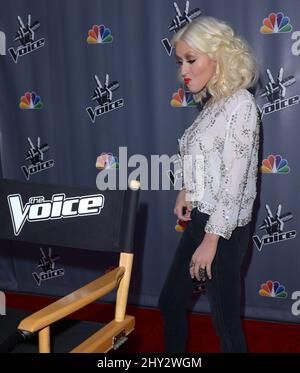 Christina Aguilera partecipa alla Stagione vocale 5 Top 12 presso gli Universal Studios Backlot, Los Angeles Foto Stock