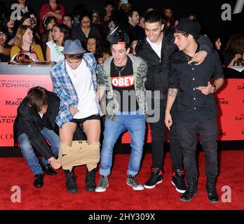 I Janoskians hanno partecipato alla prima di 'The Hunger Games: Catching Fire' a Los Angeles, California. Foto Stock