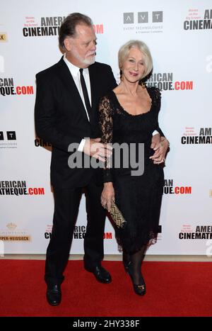 Taylor Hackford e Helen Mirren presenziano al premio American Cinematheque Award 27th in onore di Jerry Bruckheimer, tenutosi al Beverly Hilton Hotel di Los Angeles Foto Stock