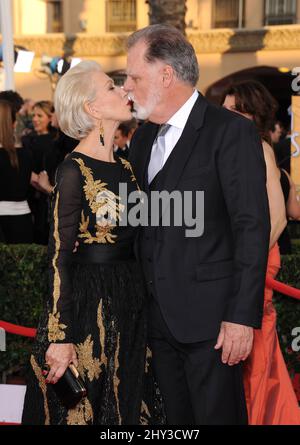 Helen Mirren e Taylor Hackford partecipano ai premi annuali di Guild 20th degli attori dello schermo che si tengono presso il Shrine Auditorium di Los Angeles, California. Foto Stock