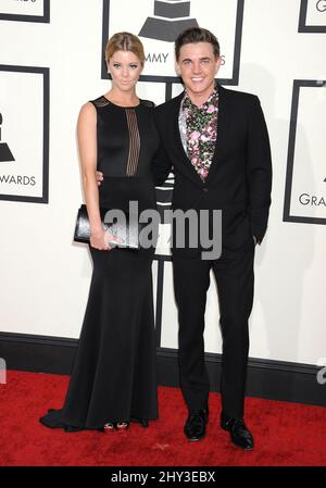 Jesse McCartney e Katie Peterson partecipano ai GRAMMY Awards annuali 56th che si tengono presso lo Staple Center di Los Angeles, USA Foto Stock