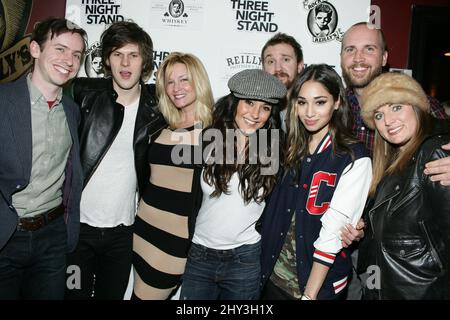 DaN Beirne, Pat Kiely, Reagan Pasternak, Emmanuelle Chriqui, Sam Huntington, Meaghan Rath, Robert Voy, Anya Taraboulsy che frequenta il Three Night Stand Official Cast and Filmmakers cocktail Hour, Rock & Reilly's. Foto Stock