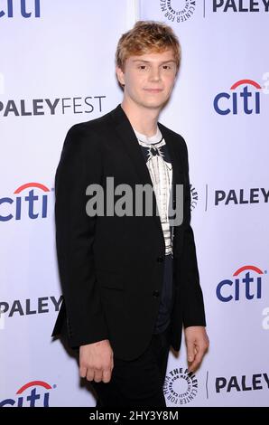 Evan Peters partecipa a una fotocall per American Horror Story: Coven al Paley Media Center di Los Angeles, California. Foto Stock