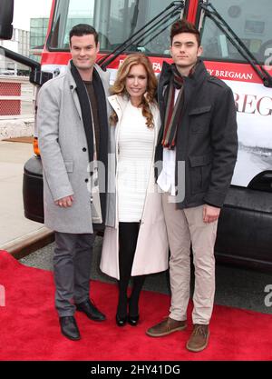 Tracey Bregman, il figlio Austin Recht e il figlio Landon Recht hanno partecipato agli Honor 'Ride of Fame' Tracey Bregman al Pier 78 il 7 aprile 2014. Foto Stock