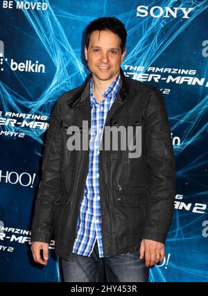 Ralph Macchio partecipa alla prima "The Amazing Spider-Man 2" che si tiene al Teatro Ziegfeld di New York Foto Stock