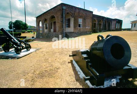 Scarborough Tobago Trinidad Fort King George con cannoni Foto Stock