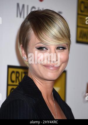 Kaley Cuoco arriva al Critics' Choice Television Awards presso il Beverly Hilton Hotel giovedì 19 giugno 2014 a Beverly Hills, California. Foto Stock