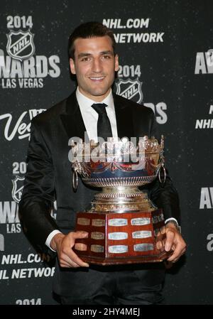 Patrice Bergeron (Trofeo Frank J. Selke) partecipa ai NHL Awards 2014 al Wynn Hotel di Las Vegas Foto Stock