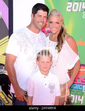 Jennie Finch, Casey Daigle, Son Ace Shane, che partecipa al Nickelodeon Kids' Choice Sports Awards, che si tiene al Pauley Pavilion di Los Angeles, California. Foto Stock