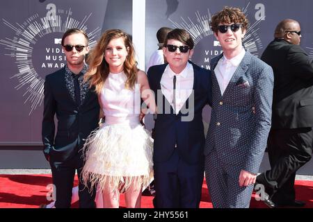 Echosmith arriva ai 2014 MTV Video Music Awards tenuti al Forum Foto Stock