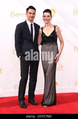 Julianna Margulies e Keith Lieberthal arrivano agli EMMY Awards 2014, Nokia Live, Los Angeles. Foto Stock