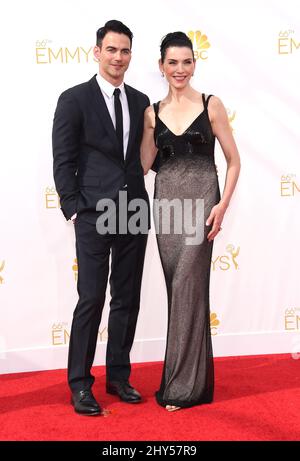 Julianna Margulies e Keith Lieberthal arrivano agli EMMY Awards 2014, Nokia Live, Los Angeles. Foto Stock