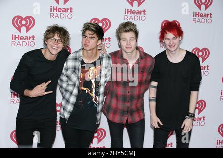 Ashton Irwin, Calum Hood, Luke Hemmings, Michael Clifford, 5 secondi d'estate in arrivo per il giorno 2 dell'iHeartRadio Music Festival al MGM Grand Hotel di Las Vegas, 20 settembre 2014. Foto Stock