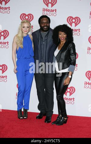 Emily Kinney, Chad L. Coleman, Sonequa Martin-Green arrivo per il giorno 1 del Festival musicale iHeartradio al MGM Grand Hotel di Las Vegas, 19 settembre 2014. Foto Stock