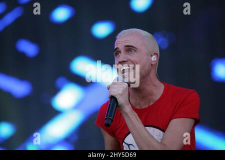 Tyler Glenn of Neon Trees durante il giorno 2 dell'iHeartRadio Music Festival al Village, Las Vegas, 20 settembre 2014. Foto Stock