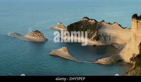 Le scogliere di Capo drastiche sull'isola di Corfù in Grecia. Foto Stock