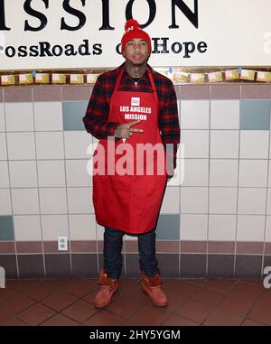 Tyga durante il pasto della missione di Los Angeles di Thanksgiving per i senza tetto, tenuto alla missione di Los Angeles Foto Stock