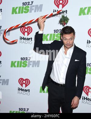 Ryan Seacrest arriva per il concerto KIIS FM di Jingle Ball che si tiene presso lo Staples Center di Los Angeles. Foto Stock