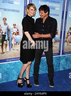 Sarah Paulson, Pedro Pascal alla prima di 'togetherness' Foto Stock