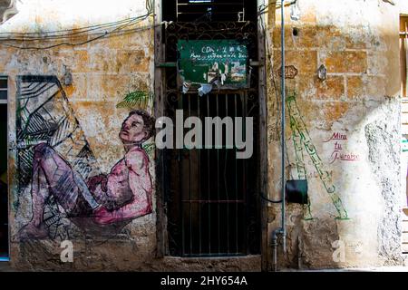 Murale di proprietà a l'Avana, Cuba dall'artista Mira tu Paraiso Foto Stock