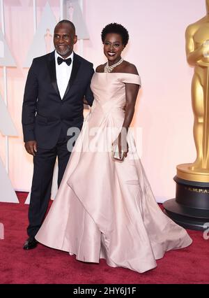 Viola Davis e Julius Tennon partecipano ai premi annuali 87th dell'Accademia tenuti al Dolby Theatre di Los Angeles, USA. Foto Stock