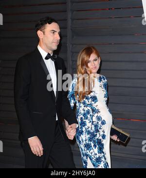 Sacha Baron Cohen e Isla Fisher hanno partecipato al Vanity Fair Oscar Party 2015 del 2015 a Los Angeles, California. Foto Stock