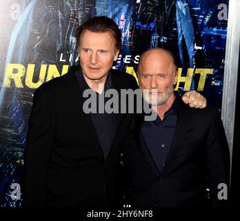 Liam Neeson ed ed Harris partecipano alla prima di 'Run All Night' a New York. Foto Stock