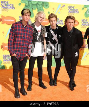 5 Seconds to Summer arriva al Kids' Choice Awards 28th annuale di Nickelodeon al Forum sabato 28 marzo 2015 Foto Stock