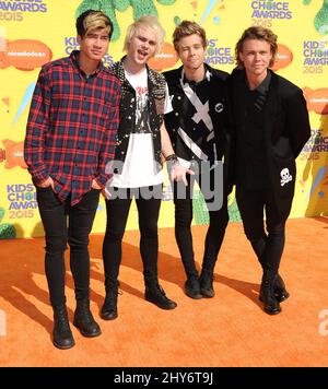 5 Seconds to Summer arriva al Kids' Choice Awards 28th annuale di Nickelodeon al Forum sabato 28 marzo 2015 Foto Stock