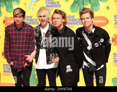 5 Seconds to Summer arriva al Kids' Choice Awards 28th annuale di Nickelodeon al Forum sabato 28 marzo 2015 Foto Stock