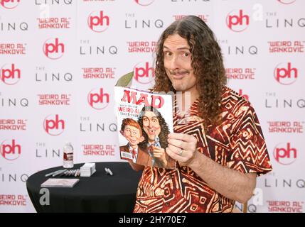 'Bizzarro ala' Yankovic firma autografi al LINQ Promenade a Las Vegas, Nevada. Foto Stock