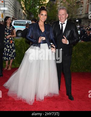 Alicia Keys e Jean Paul Gaultier hanno partecipato al Metropolitan Museum of Art Met Gala, a New York City, USA. Foto Stock