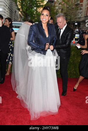 Alicia Keys e Jean Paul Gaultier hanno partecipato al Metropolitan Museum of Art Met Gala, a New York City, USA. Foto Stock