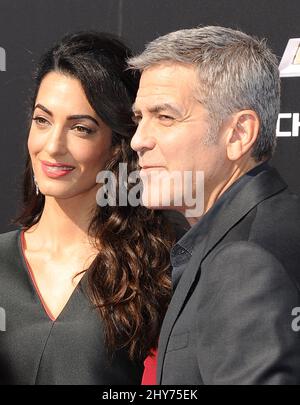 Amal Clooney, George Clooney che partecipa al 'Tomorrowland' World Premiere tenuto a Disneyland in Anaheim, California. Foto Stock