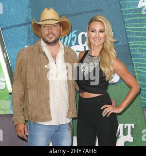 Jason Aldean, Brittney Kerr che partecipa ai CMT Music Awards 2015 Foto Stock