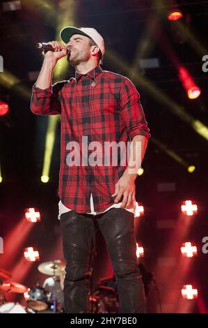Sam Hunt si esibisce dal vivo sul palco durante il giorno uno del festival 2015 Country Music Awards Foto Stock