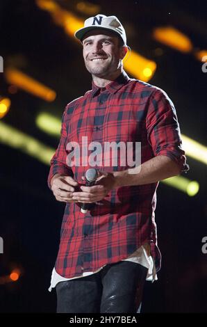 Sam Hunt si esibisce dal vivo sul palco durante il giorno uno del festival 2015 Country Music Awards Foto Stock