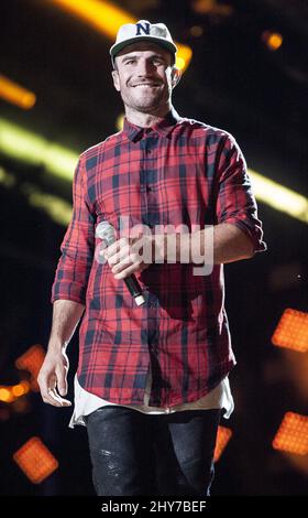 Sam Hunt si esibisce dal vivo sul palco durante il giorno uno del festival 2015 Country Music Awards Foto Stock