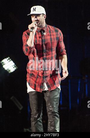 Sam Hunt si esibisce dal vivo sul palco durante il giorno uno del festival 2015 Country Music Awards Foto Stock