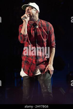 Sam Hunt si esibisce dal vivo sul palco durante il giorno uno del festival 2015 Country Music Awards Foto Stock