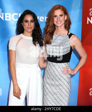 Meghan Markle e Sarah Rafferty hanno partecipato al 2015 NBC New York Summer Press Day tenutosi al Four Seasons Hotel di New York, USA. Foto Stock