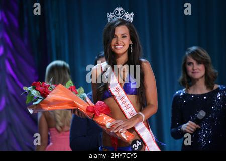 Lydia Hipkiss dall'Inghilterra (Miss Hooters World 2015) durante l'annuale Hoooters International Swimsuit Pageant 19th, The Joint at Hard Rock Hotel & Casino Foto Stock